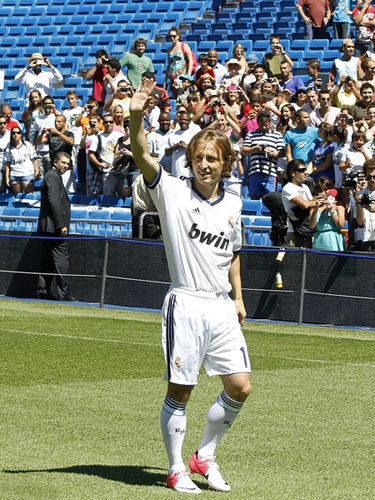 C罗40岁了！皇马+西甲官方送祝贺：为你感到骄傲，史上最佳