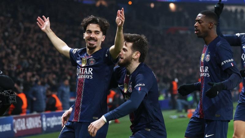 芝加哥小熊队球星桑德伯格在引退仪式上哽咽，感谢风之城的球迷